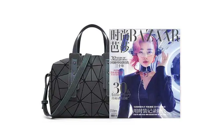 Bolsa feminina Boston, bolsas femininas com lantejoulas a laser, bolsa geométrica luminosa, bolsa transversal para usar no ombro, modelo 2024.
bolsa feminina Boston Handbags for girls women Laser sequins Luminous geometric bag over shoulder crossbody bags for women 2024 - Imagem 18