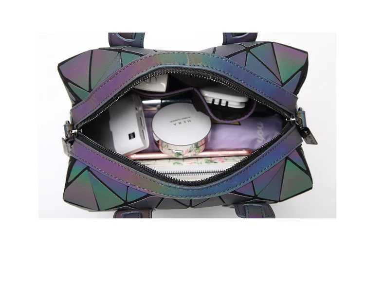 Bolsa feminina Boston, bolsas femininas com lantejoulas a laser, bolsa geométrica luminosa, bolsa transversal para usar no ombro, modelo 2024.
bolsa feminina Boston Handbags for girls women Laser sequins Luminous geometric bag over shoulder crossbody bags for women 2024 - Imagem 24