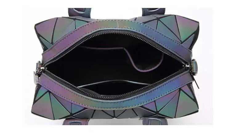 Bolsa feminina Boston, bolsas femininas com lantejoulas a laser, bolsa geométrica luminosa, bolsa transversal para usar no ombro, modelo 2024.
bolsa feminina Boston Handbags for girls women Laser sequins Luminous geometric bag over shoulder crossbody bags for women 2024 - Imagem 23