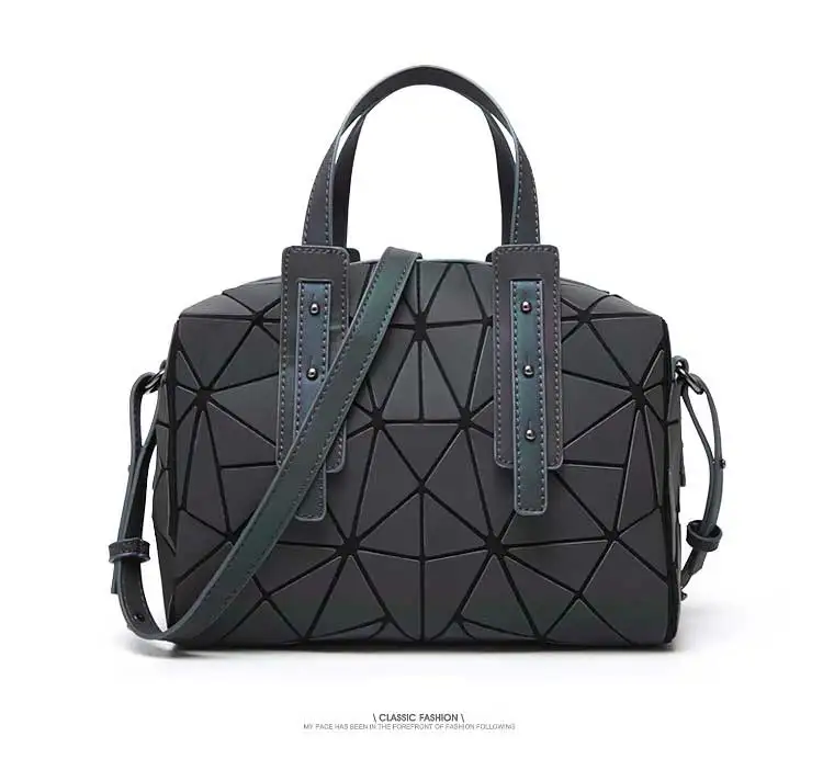 Bolsa feminina Boston, bolsas femininas com lantejoulas a laser, bolsa geométrica luminosa, bolsa transversal para usar no ombro, modelo 2024.
bolsa feminina Boston Handbags for girls women Laser sequins Luminous geometric bag over shoulder crossbody bags for women 2024 - Imagem 13
