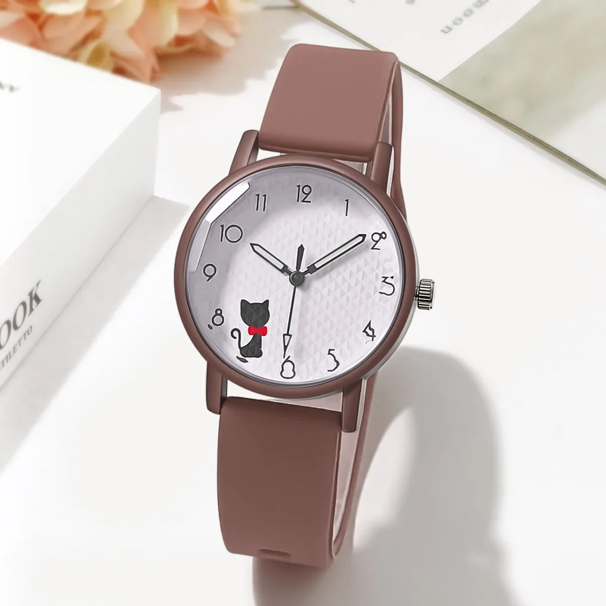 Relógio feminino de quartzo com mostrador de gatinho fofo e pulseira de silicone, ideal para esportes e para presente de aniversário.
Cute Girl Quartz Watch Lovely Cat Dial Silicone Strap Women Wristwatches Sport Ladies Watches Relógio Feminino Birthday Gift - Imagem 23
