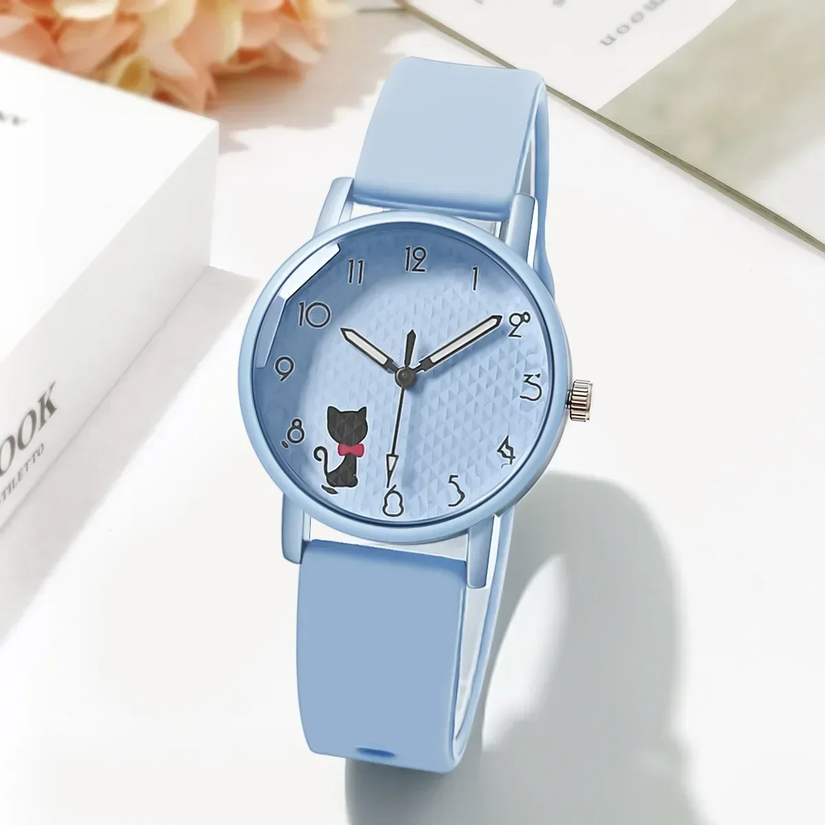Relógio feminino de quartzo com mostrador de gatinho fofo e pulseira de silicone, ideal para esportes e para presente de aniversário.
Cute Girl Quartz Watch Lovely Cat Dial Silicone Strap Women Wristwatches Sport Ladies Watches Relógio Feminino Birthday Gift - Imagem 13