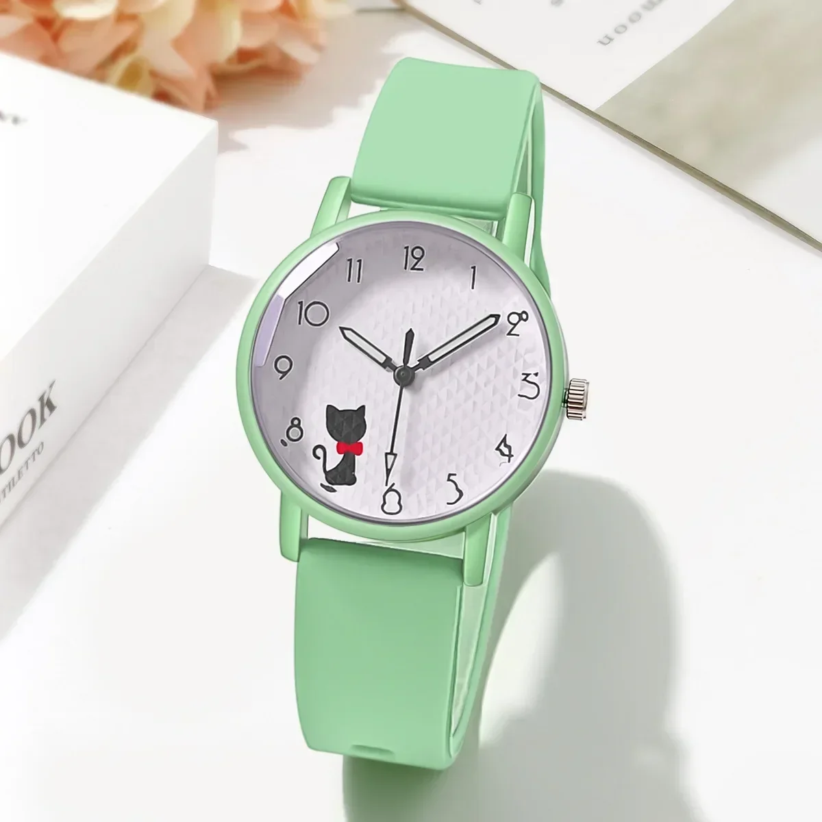 Relógio feminino de quartzo com mostrador de gatinho fofo e pulseira de silicone, ideal para esportes e para presente de aniversário.
Cute Girl Quartz Watch Lovely Cat Dial Silicone Strap Women Wristwatches Sport Ladies Watches Relógio Feminino Birthday Gift - Imagem 14