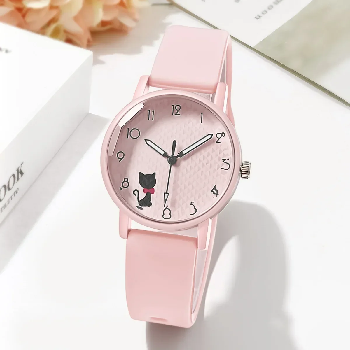 Relógio feminino de quartzo com mostrador de gatinho fofo e pulseira de silicone, ideal para esportes e para presente de aniversário.
Cute Girl Quartz Watch Lovely Cat Dial Silicone Strap Women Wristwatches Sport Ladies Watches Relógio Feminino Birthday Gift - Imagem 12
