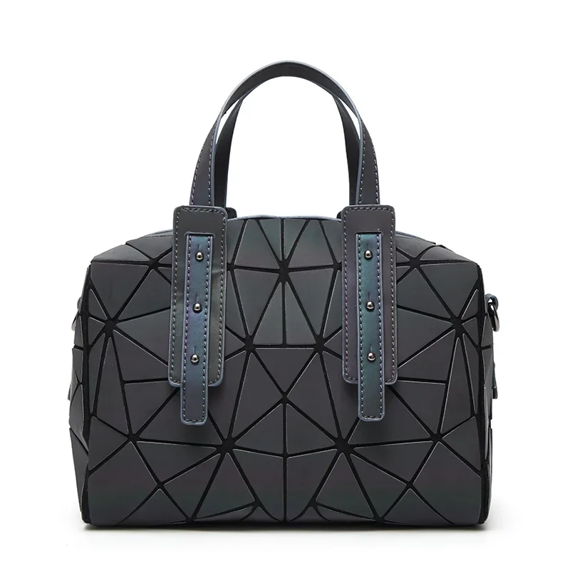 Bolsa feminina Boston, bolsas femininas com lantejoulas a laser, bolsa geométrica luminosa, bolsa transversal para usar no ombro, modelo 2024.
bolsa feminina Boston Handbags for girls women Laser sequins Luminous geometric bag over shoulder crossbody bags for women 2024 - Imagem 3