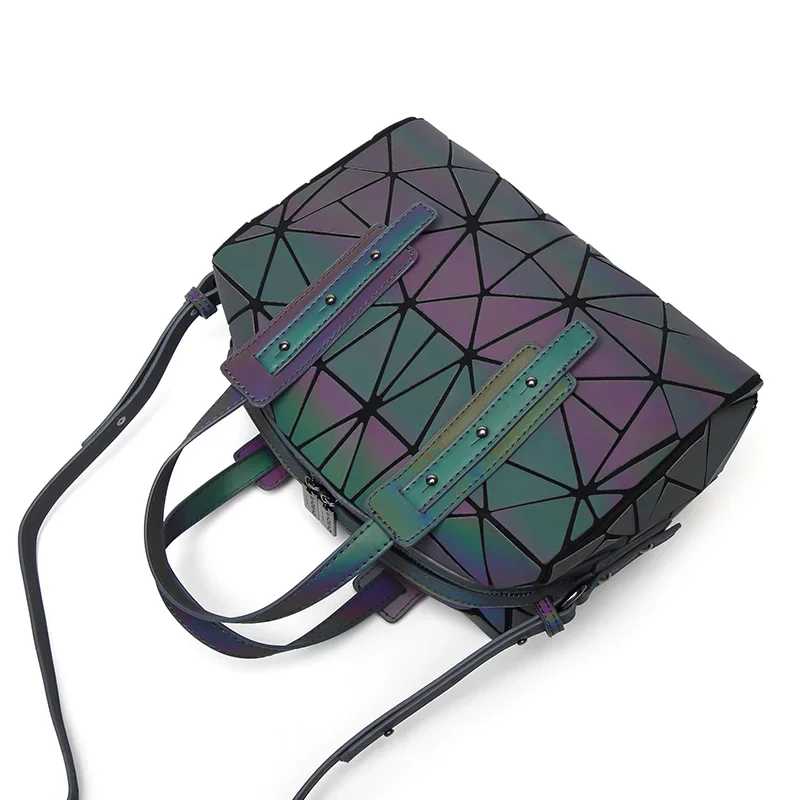 Bolsa feminina Boston, bolsas femininas com lantejoulas a laser, bolsa geométrica luminosa, bolsa transversal para usar no ombro, modelo 2024.
bolsa feminina Boston Handbags for girls women Laser sequins Luminous geometric bag over shoulder crossbody bags for women 2024 - Imagem 2